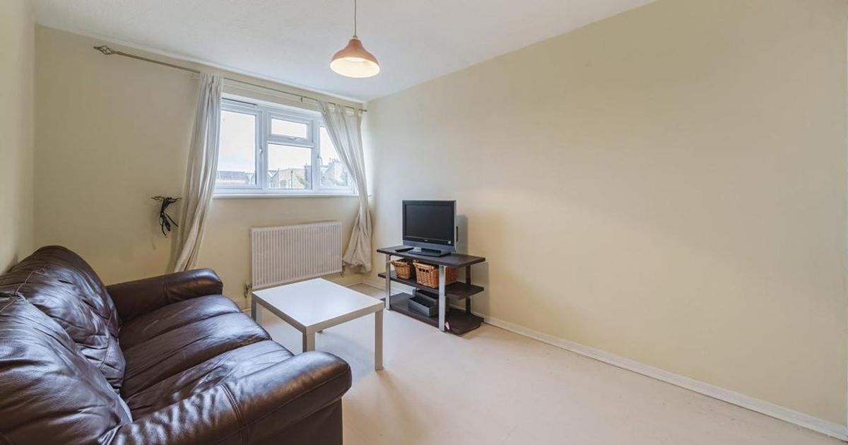 1 bedroom Flat for sale in Gideon Road, Battersea SW11 (For sale) KFH