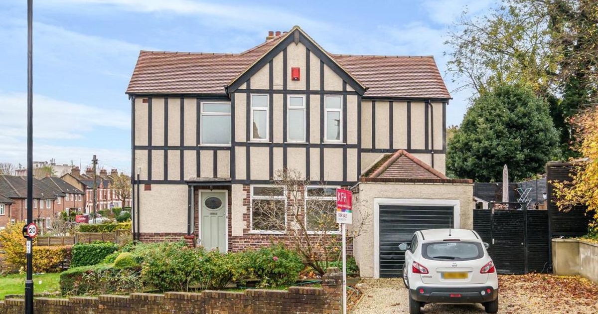 4 bedroom House for sale in Kirkdale, Sydenham SE26 (Contracts