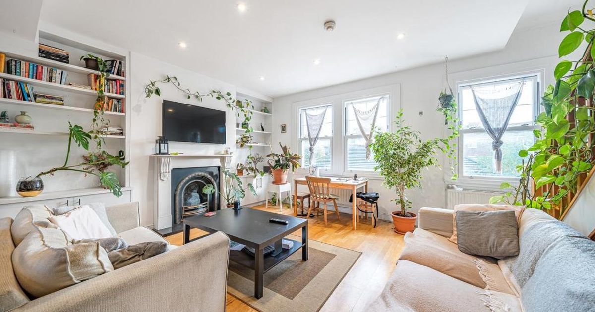 3 bedroom Flat for sale in Winders Road, Battersea SW11 (For sale) KFH