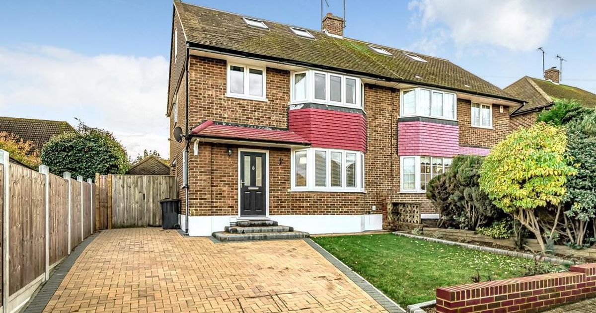 4 bedroom House for sale in Edgebury, Chislehurst BR7 (Contracts