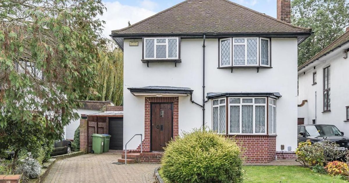 3 bedroom House for sale in Cedarhurst Drive, Eltham SE9 (Under offer