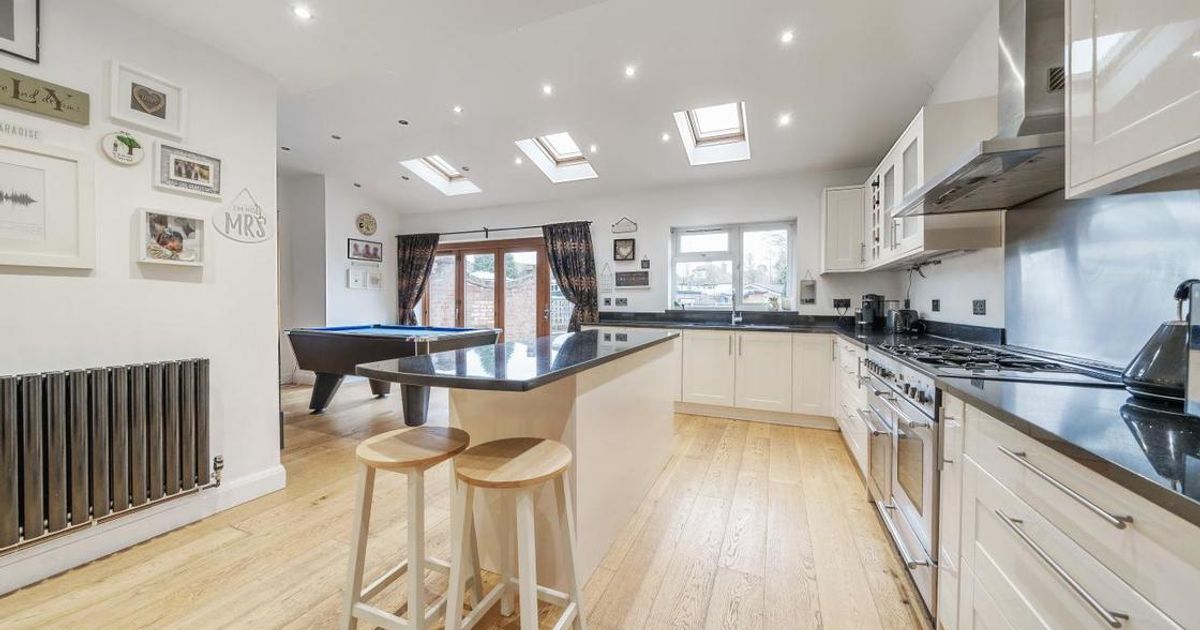 5 bedroom House for sale in Chestnut Avenue, West Wickham BR4 (For sale