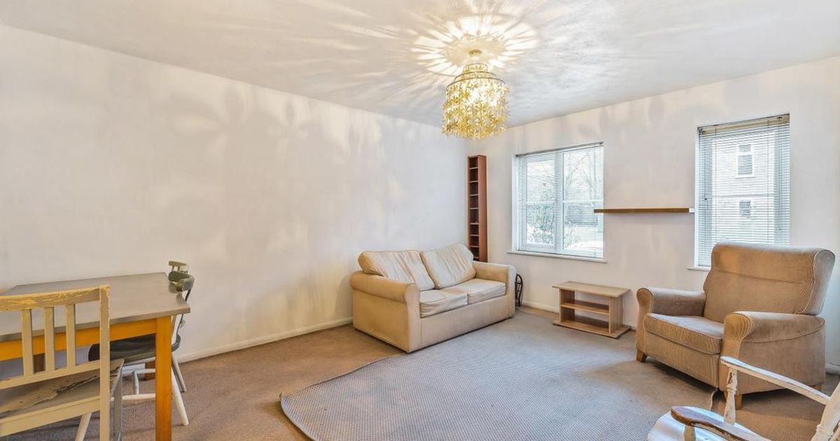 2 bedroom Flat for sale in Monarch Mews, Streatham SW16 (Contracts