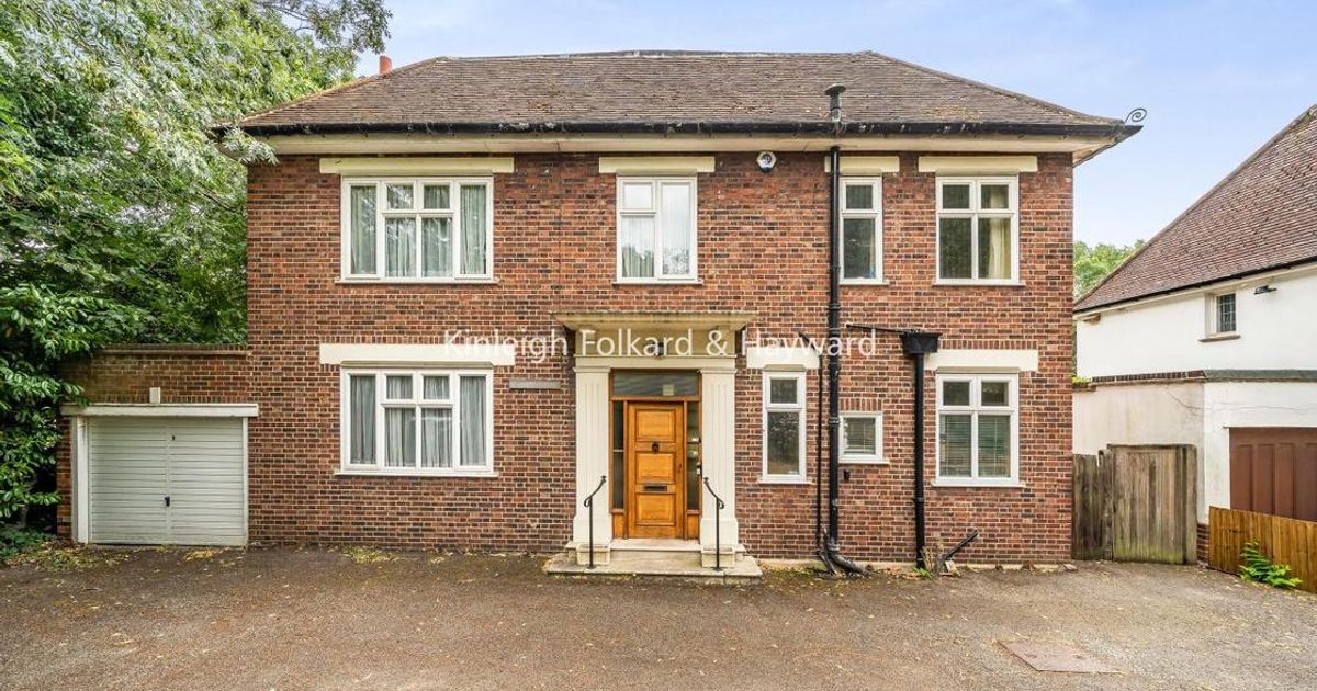 4 bedroom House for sale in Willow Grove, Chislehurst BR7 (Under offer