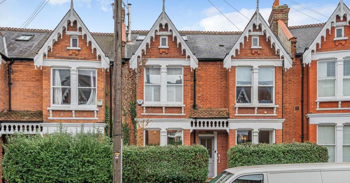 3 bedroom House for sale in Tintagel Crescent, East Dulwich SE22 (Under