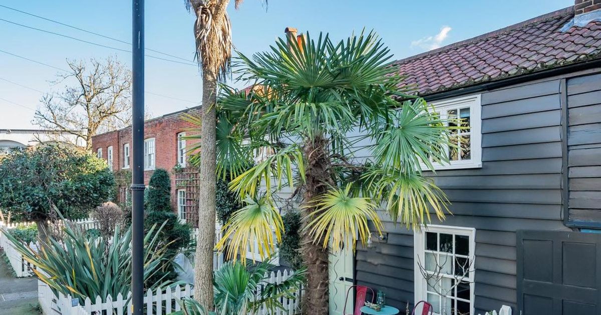 2 bedroom House for sale in Pond Cottages, Dulwich SE21 (Under offer) KFH