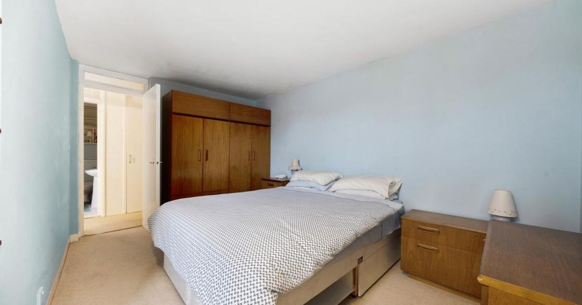 1 bedroom Flat for sale in Prince Of Wales Drive, Battersea SW11 (Under