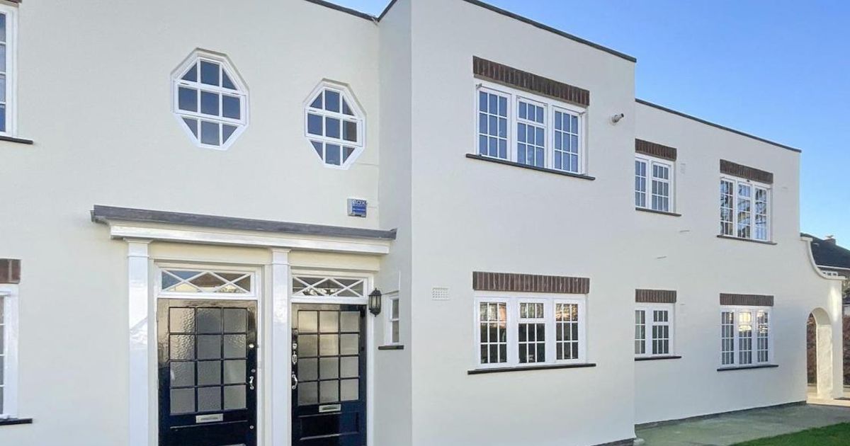 3 bedroom Flat for sale in Lock Chase, Blackheath SE3 (Contracts