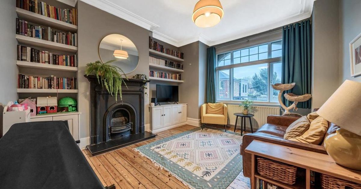 3 bedroom Flat for sale in Kingston Road, Wimbledon SW20 (Sold) | KFH