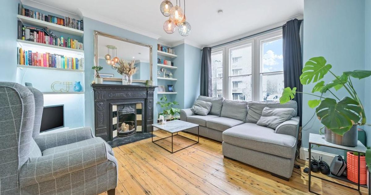 2 bedroom Flat for sale in Yukon Road, Balham SW12 (Under offer) KFH