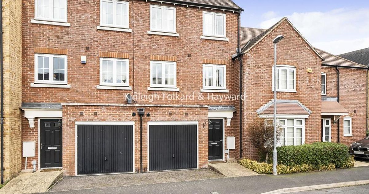4 bedroom House for sale in Waratah Drive, Chislehurst BR7 (Sold) KFH