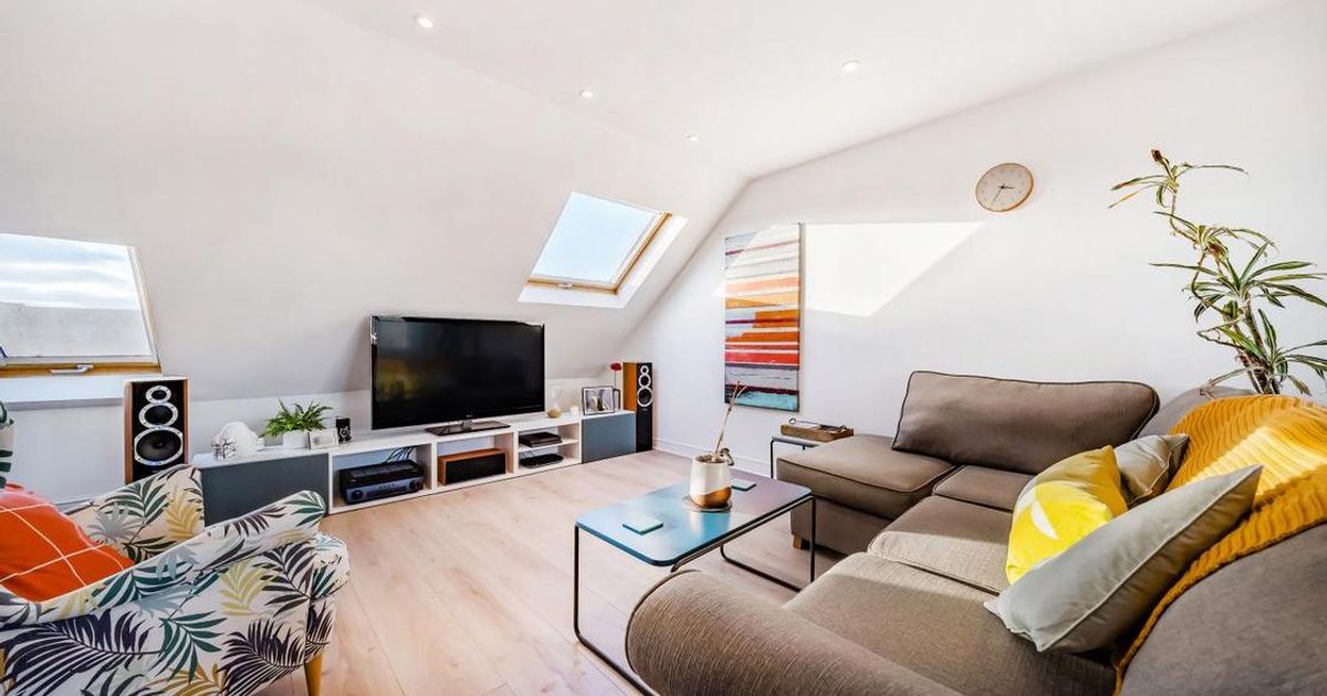 3 bedroom Flat for sale in Grand Drive, Raynes Park SW20 (Under offer) KFH