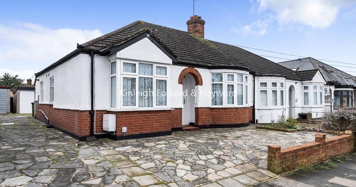 2 bedroom House for sale in Mainridge Road, Chislehurst BR7 (Sold) KFH