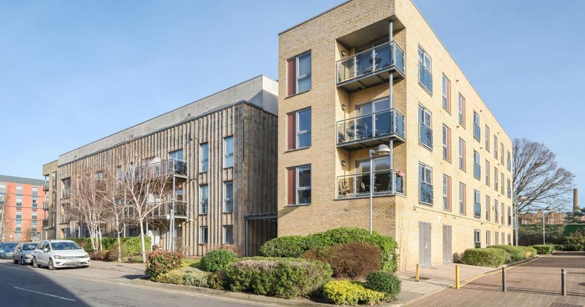 2 bedroom Flat for sale in St Grove, Earlsfield SW17 (Under offer) KFH