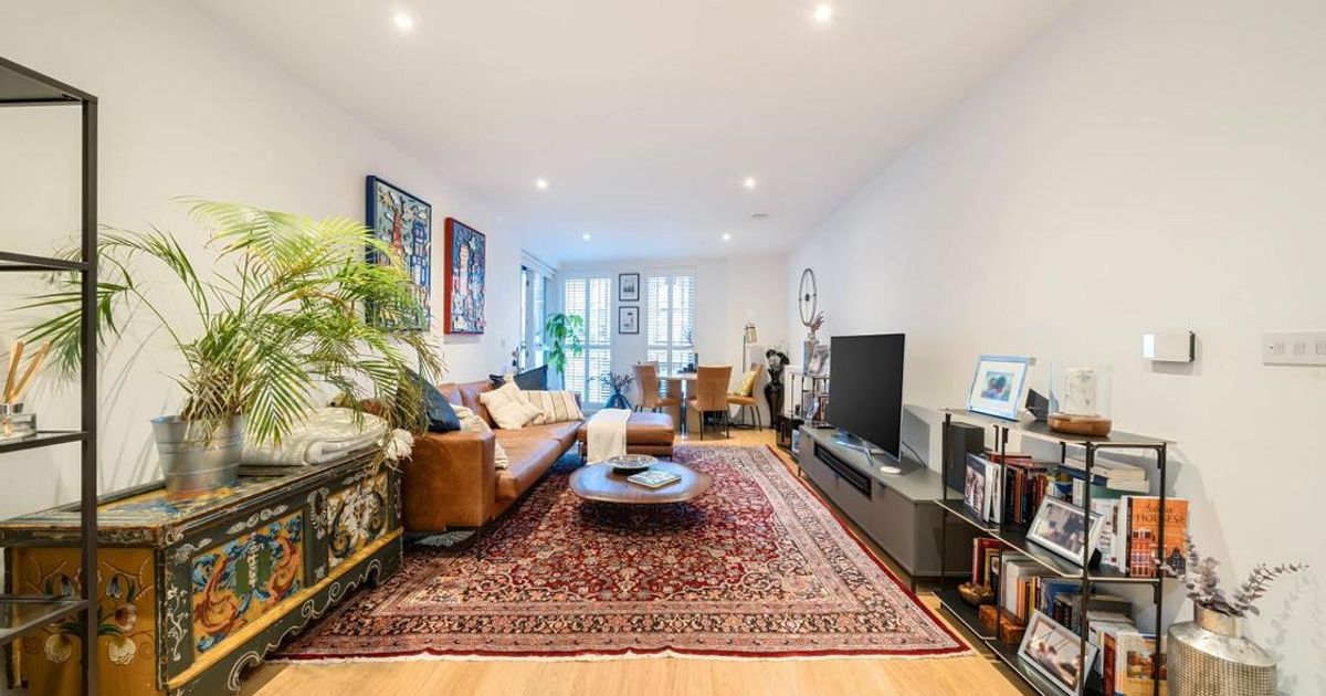 2 bedroom Flat for sale in Balham Hill, Balham SW12 (For sale) KFH
