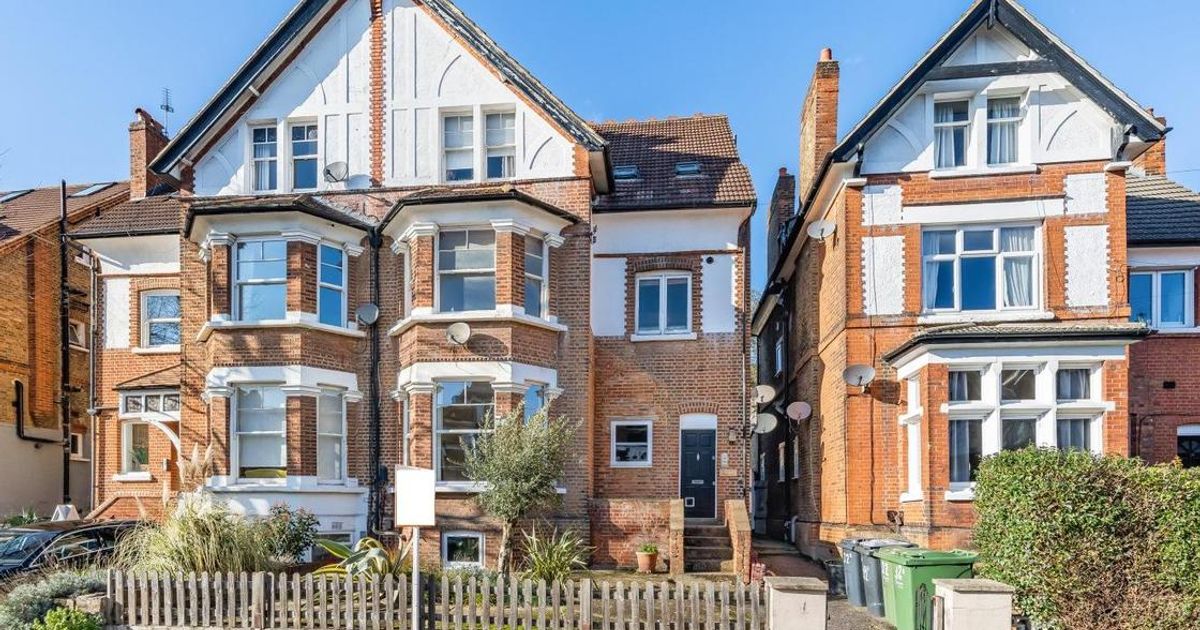 2 bedroom Flat for sale in Gleneagle Road, Streatham SW16 (Under offer