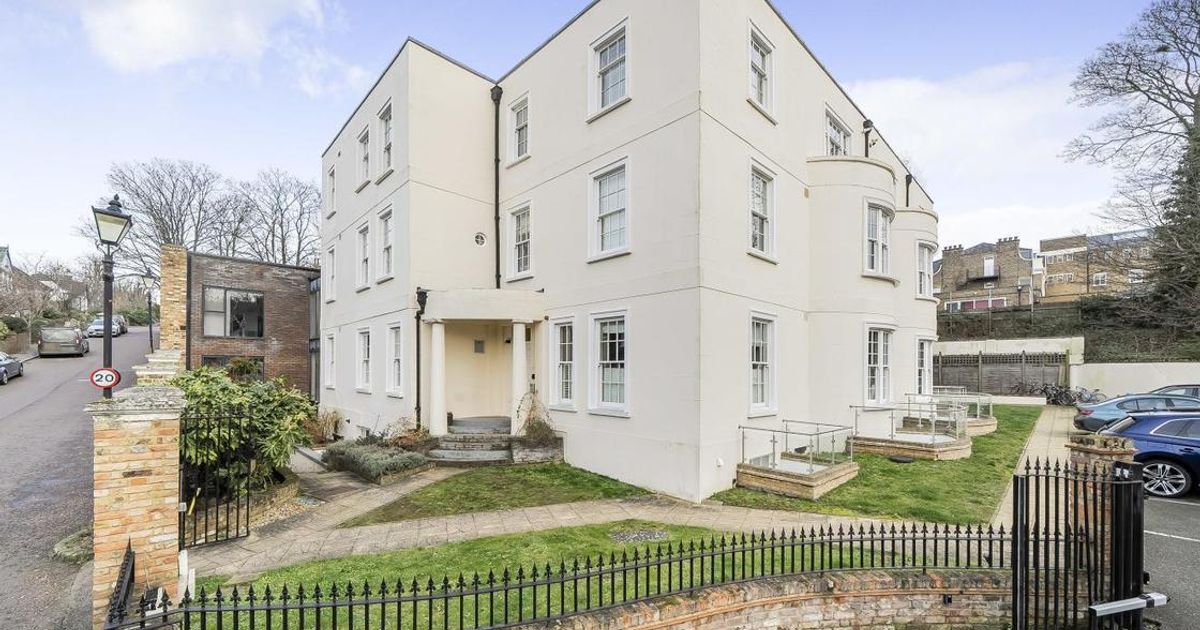 2 bedroom Flat for sale in Honor Oak Rise, Forest Hill SE23 (For sale