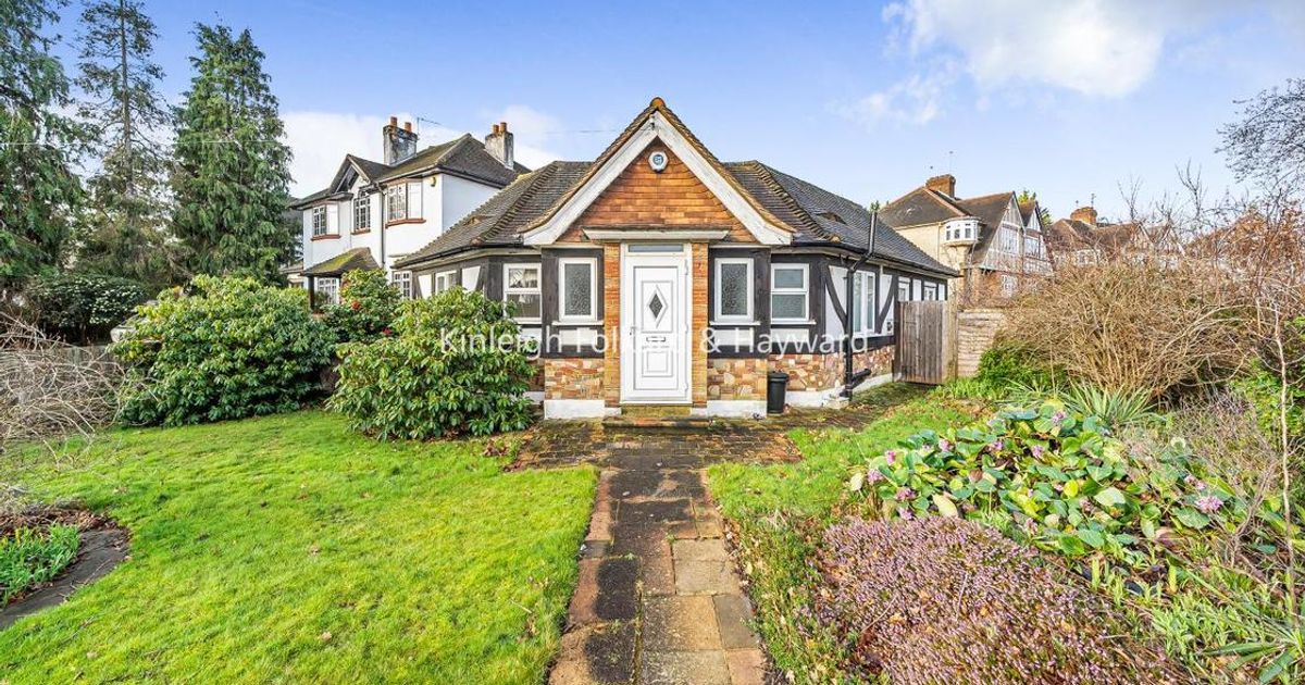 3 bedroom House for sale in Cameron Road, Bromley BR2 (Under offer) KFH