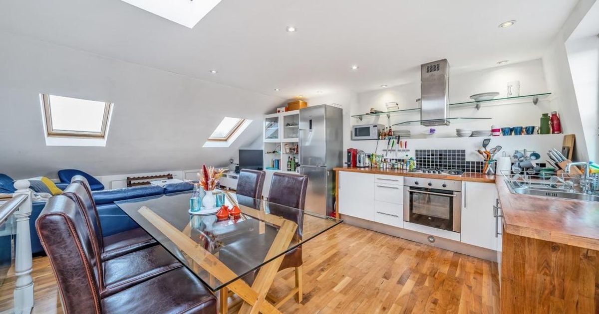 2 bedroom Flat for sale in St. John's Hill, Battersea SW11 (For sale) KFH