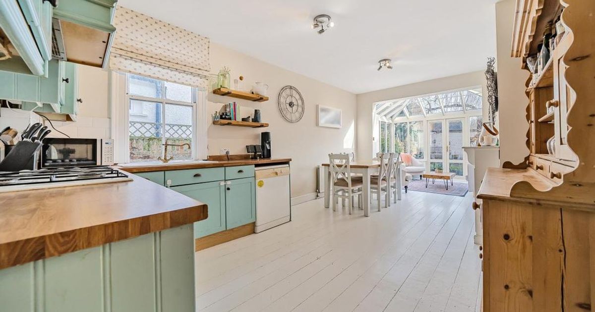 2 bedroom Flat for sale in Lydden Grove, Earlsfield SW18 (For sale) KFH