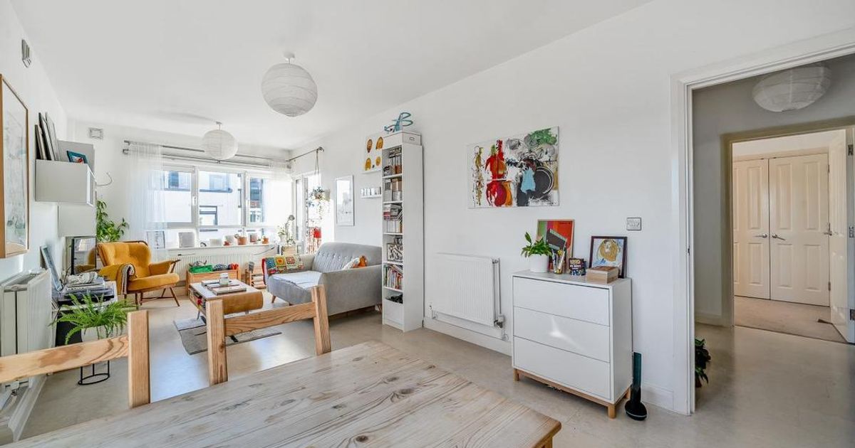 2 bedroom Flat for sale in Mantle Road, Brockley SE4 (Under offer) KFH