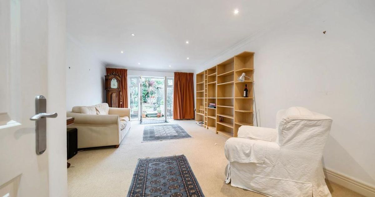 3 bedroom House for sale in Wells Place, Earlsfield SW18 (Contracts exchanged) KFH