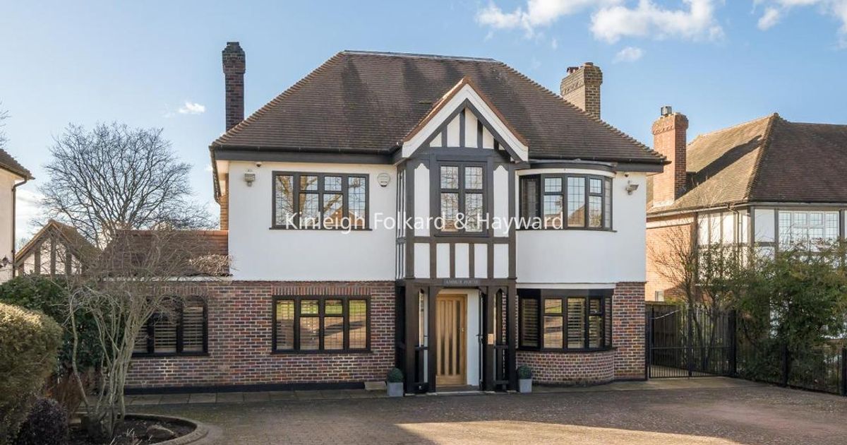 6 bedroom House for sale in Bromley Common, Bromley BR2 (For sale) KFH