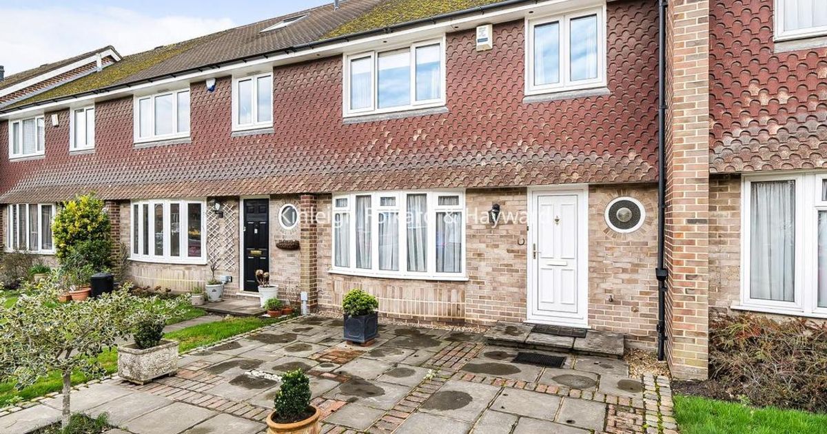 3 bedroom House for sale in Hollybrake Close, Chislehurst BR7 (For sale