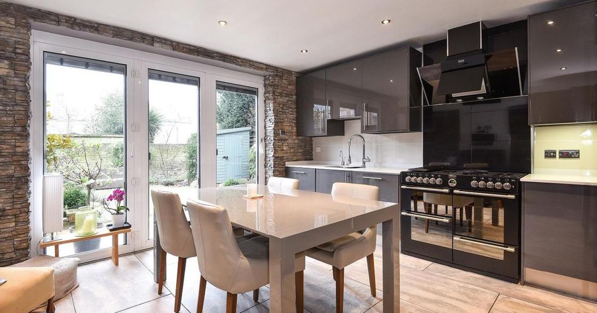 3 bedroom House for sale in Richmond Road, Raynes Park SW20 (For sale) KFH