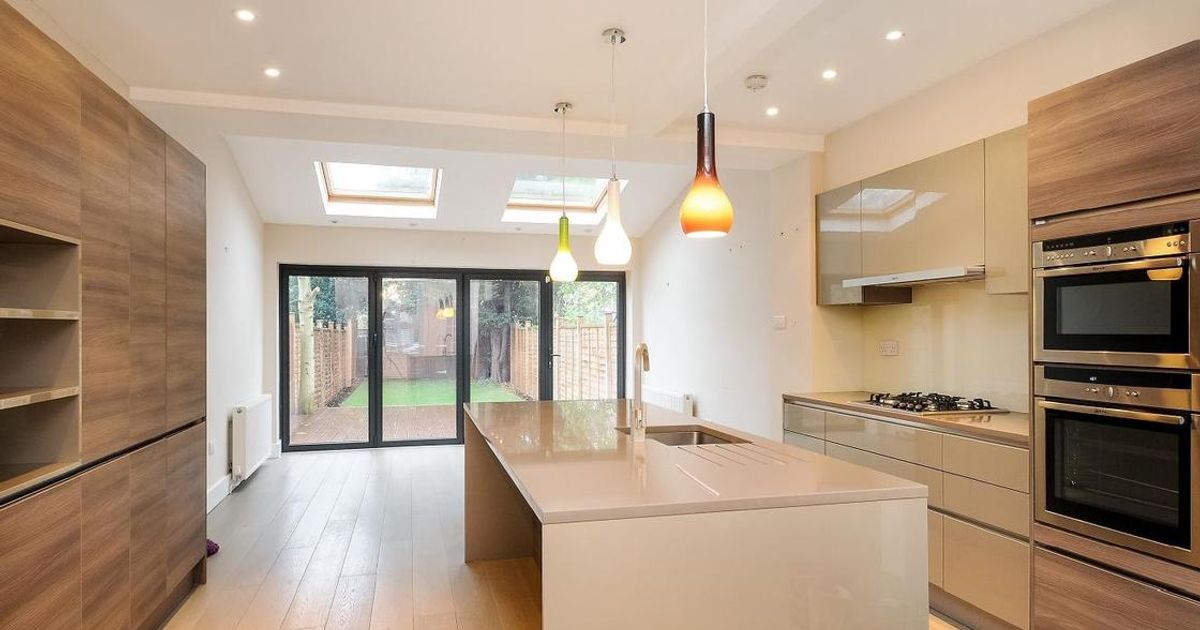3 bedroom House for sale in Edna Road, Raynes Park SW20 (Under offer) KFH