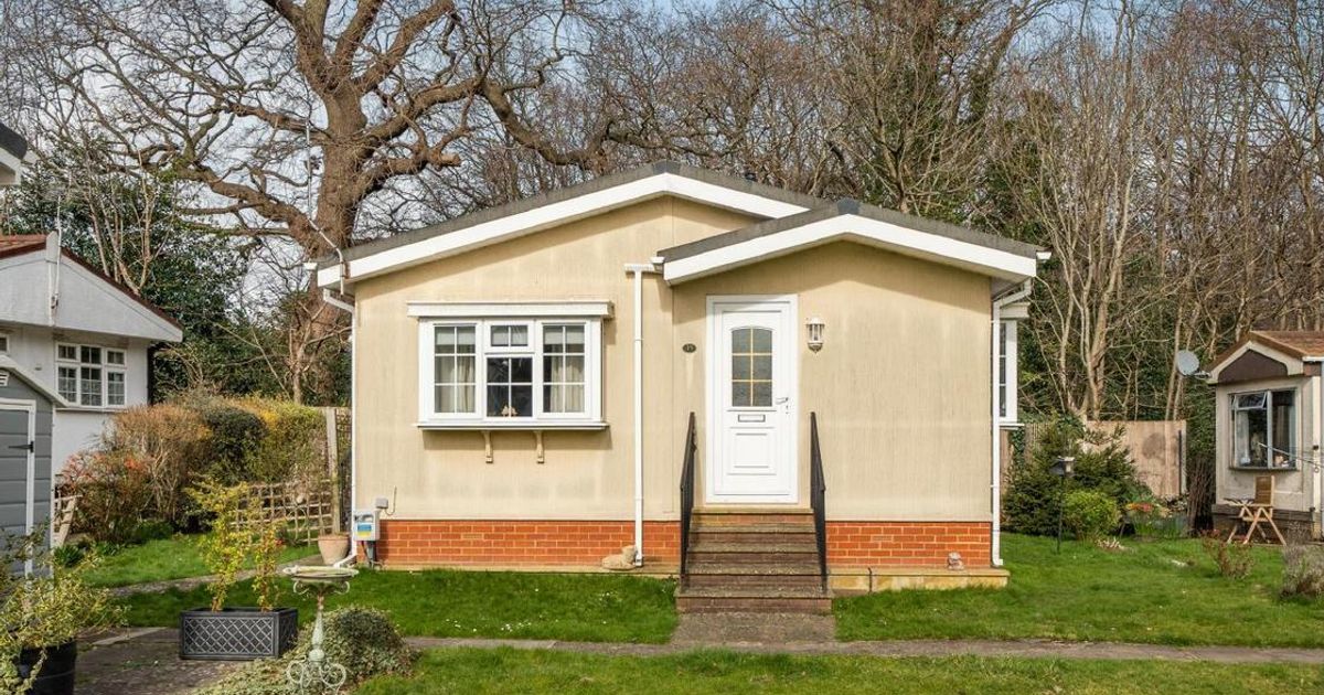 2 bedroom House for sale in Pond Cottage Lane, West Wickham BR4 (Sold