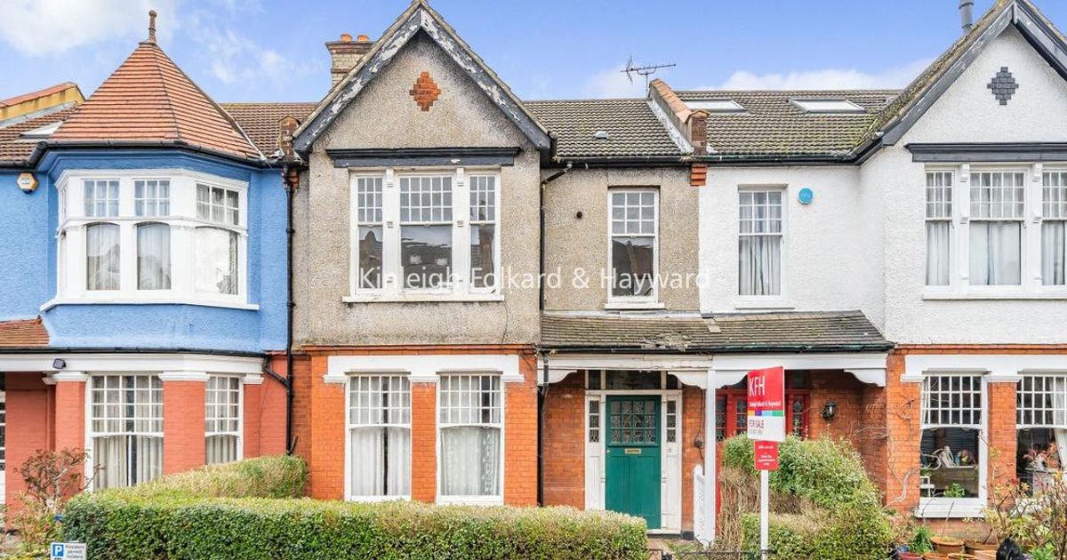 3 bedroom House for sale in Etchingham Park Road, Finchley N3 (For sale