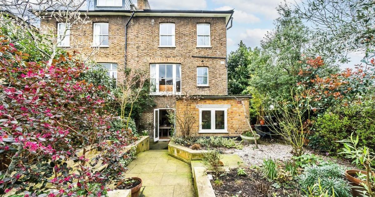 4 bedroom House for sale in Spencer Walk, Putney SW15 (For sale) KFH