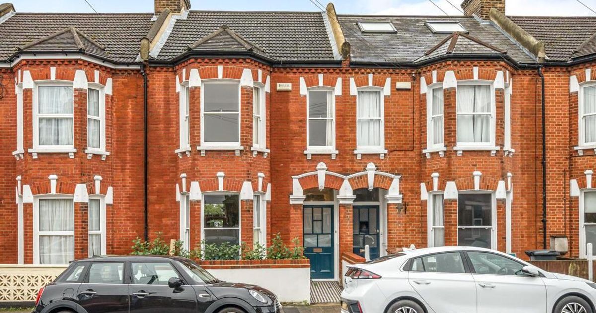 4 bedroom House for sale in Gabriel Street, Honor Oak SE23 (Under offer