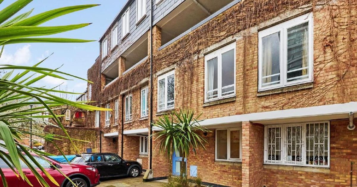 3 bedroom Flat for sale in Sunbury Lane, Battersea SW11 (Under offer) KFH
