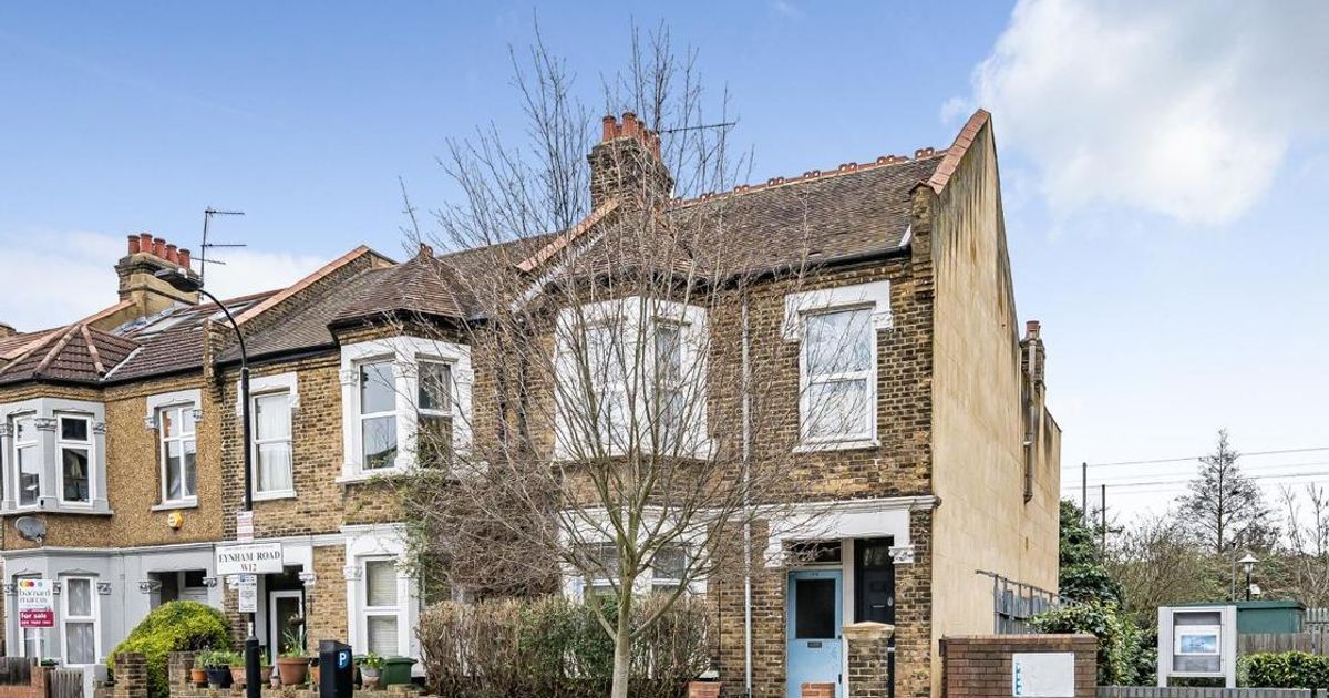 2 bedroom Flat for sale in Eynham Road, Shepherds Bush W12 (Contracts exchanged) KFH