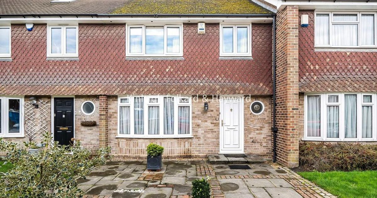 3 bedroom House for sale in Hollybrake Close, Chislehurst BR7 (For sale