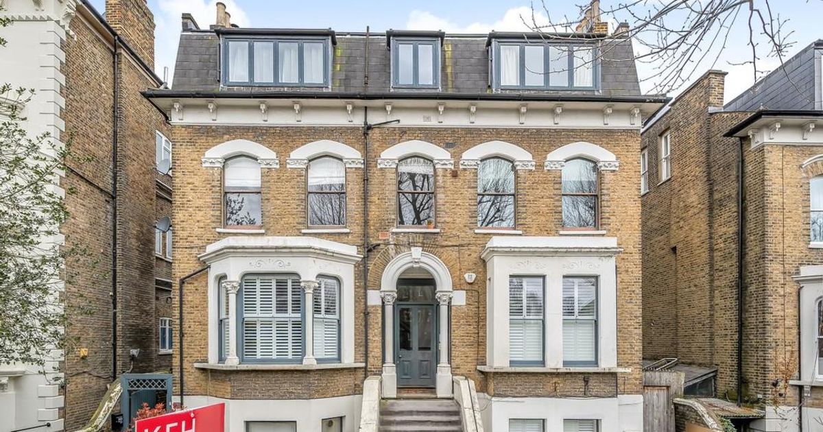 2 bedroom Flat for sale in Wickham Road, Brockley SE4 (Under offer) KFH