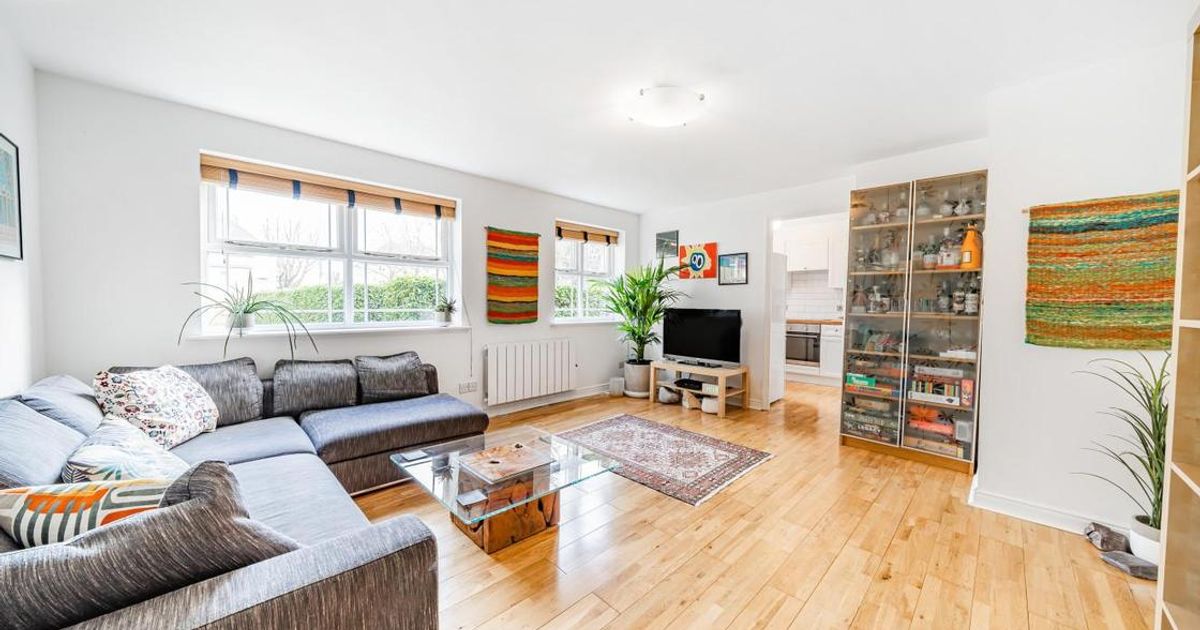 2 bedroom Flat for sale in Stott Close, Battersea SW18 (For sale) KFH