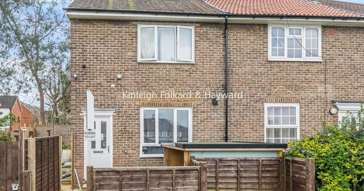 3 Bedroom House For Sale In Downham Way Bromley Br1 Contracts