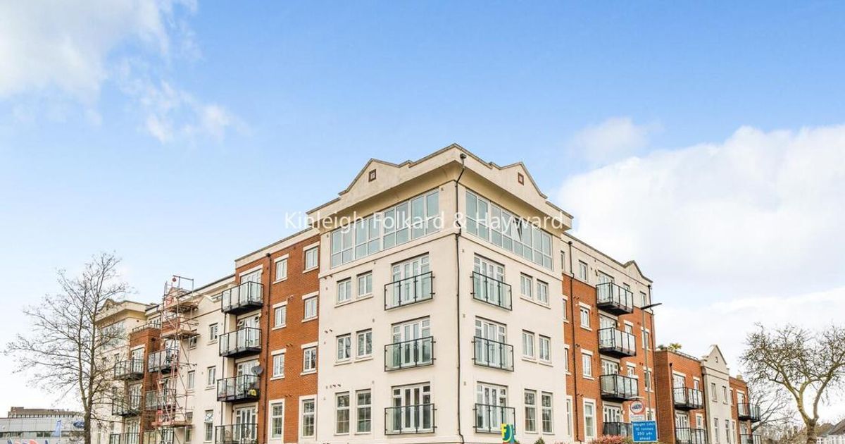 2 bedroom Flat for sale in Masons Hill, Bromley BR2 (Contracts