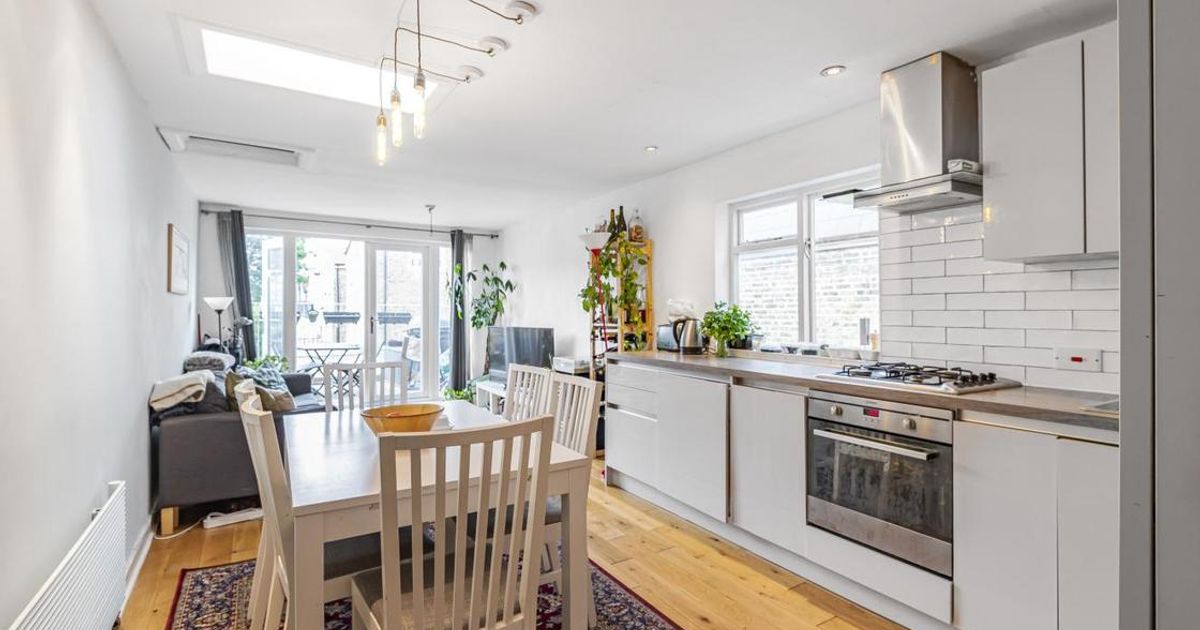 2 bedroom Flat for sale in Trinity Road, Balham SW17 (Under offer) KFH