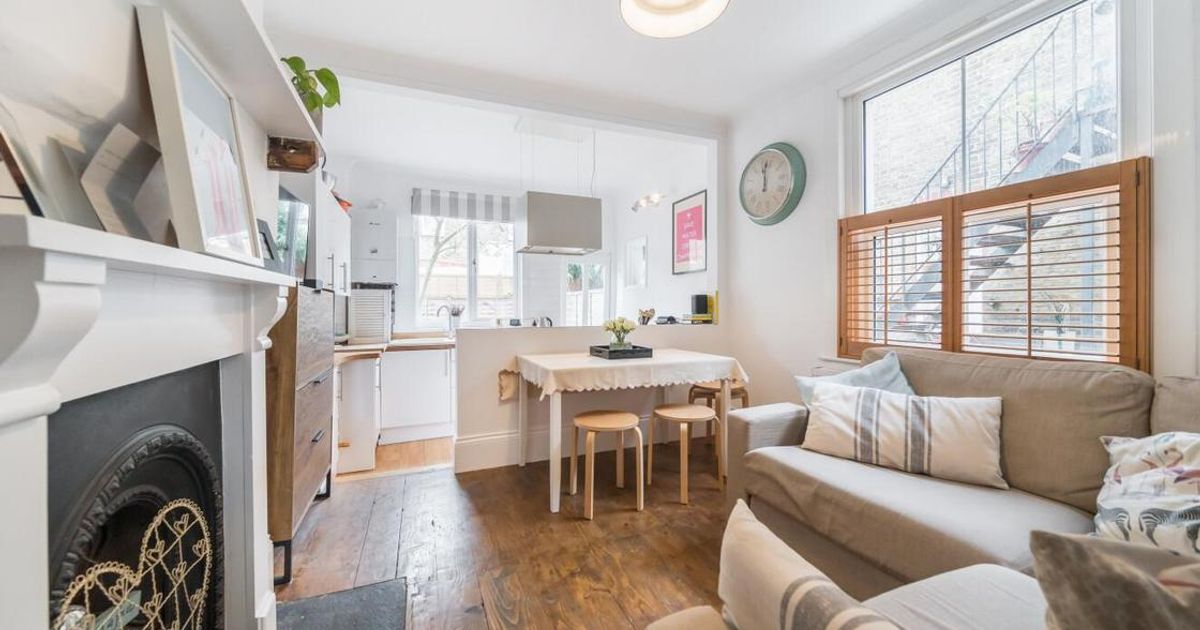 2 bedroom Flat for sale in Penwith Road, Earlsfield SW18 (Contracts exchanged) KFH