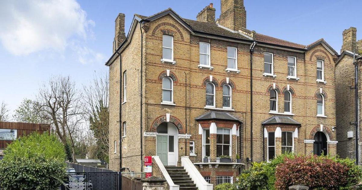 2 bedroom Flat for sale in Dulwich Road, Herne Hill SE24 (For sale) KFH