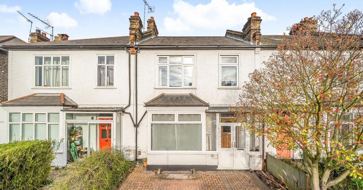 3 bedroom House for sale in Manor Lane, Lee SE12 (Under offer) KFH