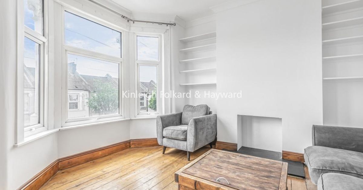 2 bedroom Flat to rent in Letchworth Street, Tooting SW17 (Under offer