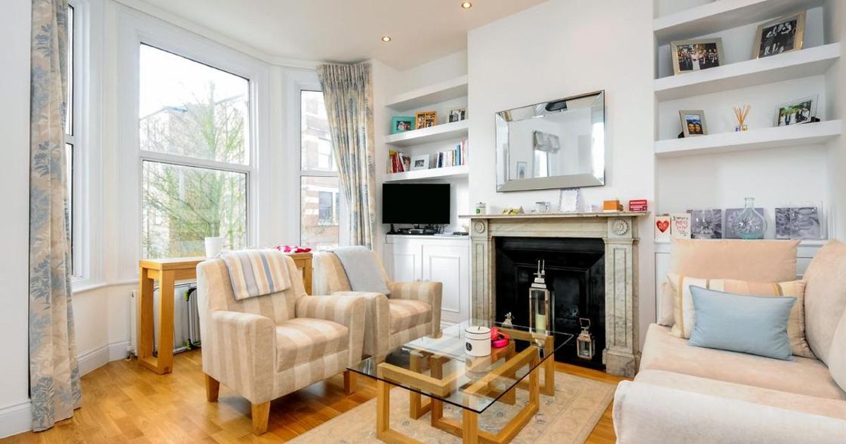 2 bedroom Flat for sale in Vardens Road, Battersea SW11 (For sale) KFH