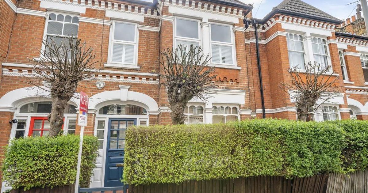 4 bedroom Flat for sale in Stapleton Road, Tooting SW17 (Under offer) KFH