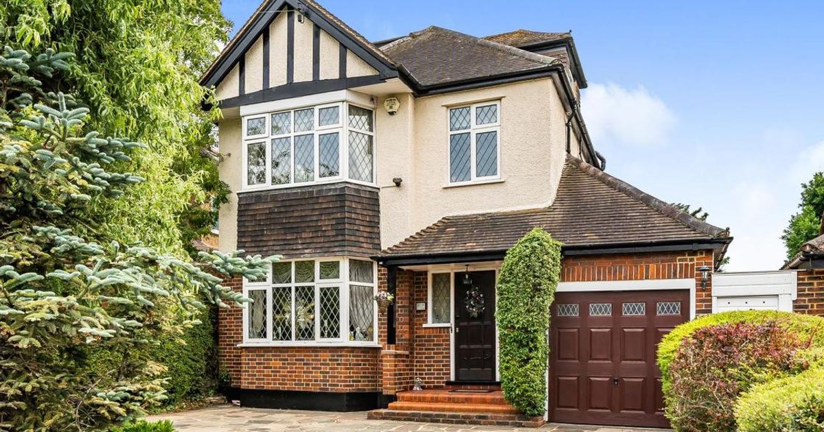 4 bedroom House for sale in Brabourne Rise, Beckenham BR3 (For sale) KFH