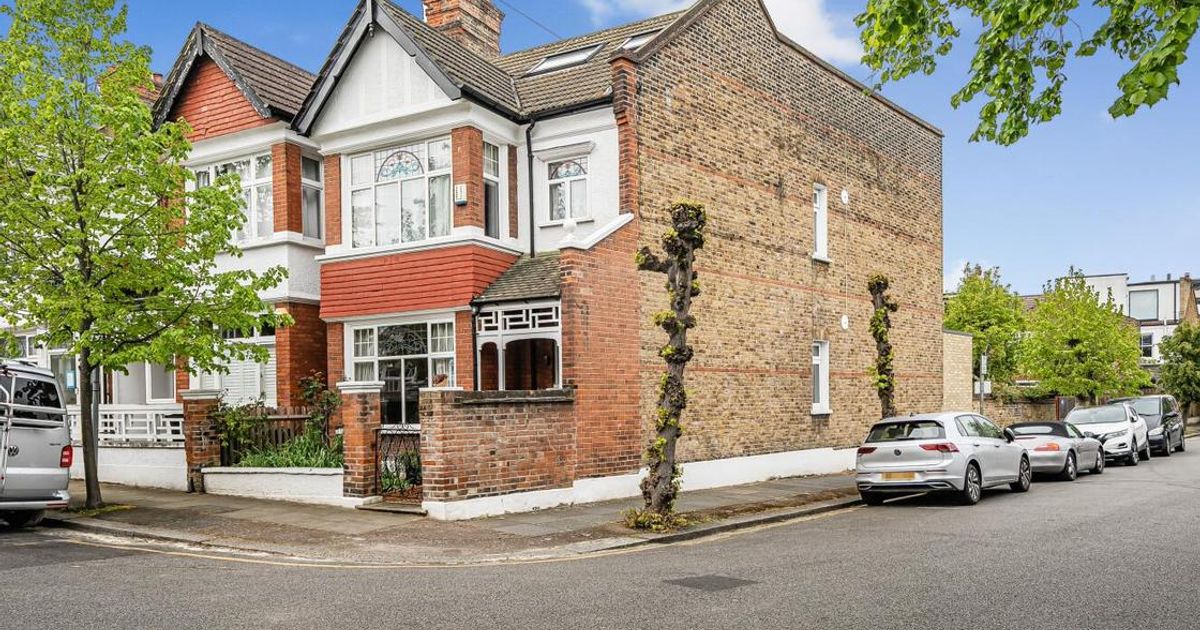 4 bedroom House for sale in The Crescent, Wimbledon SW19 (Under offer
